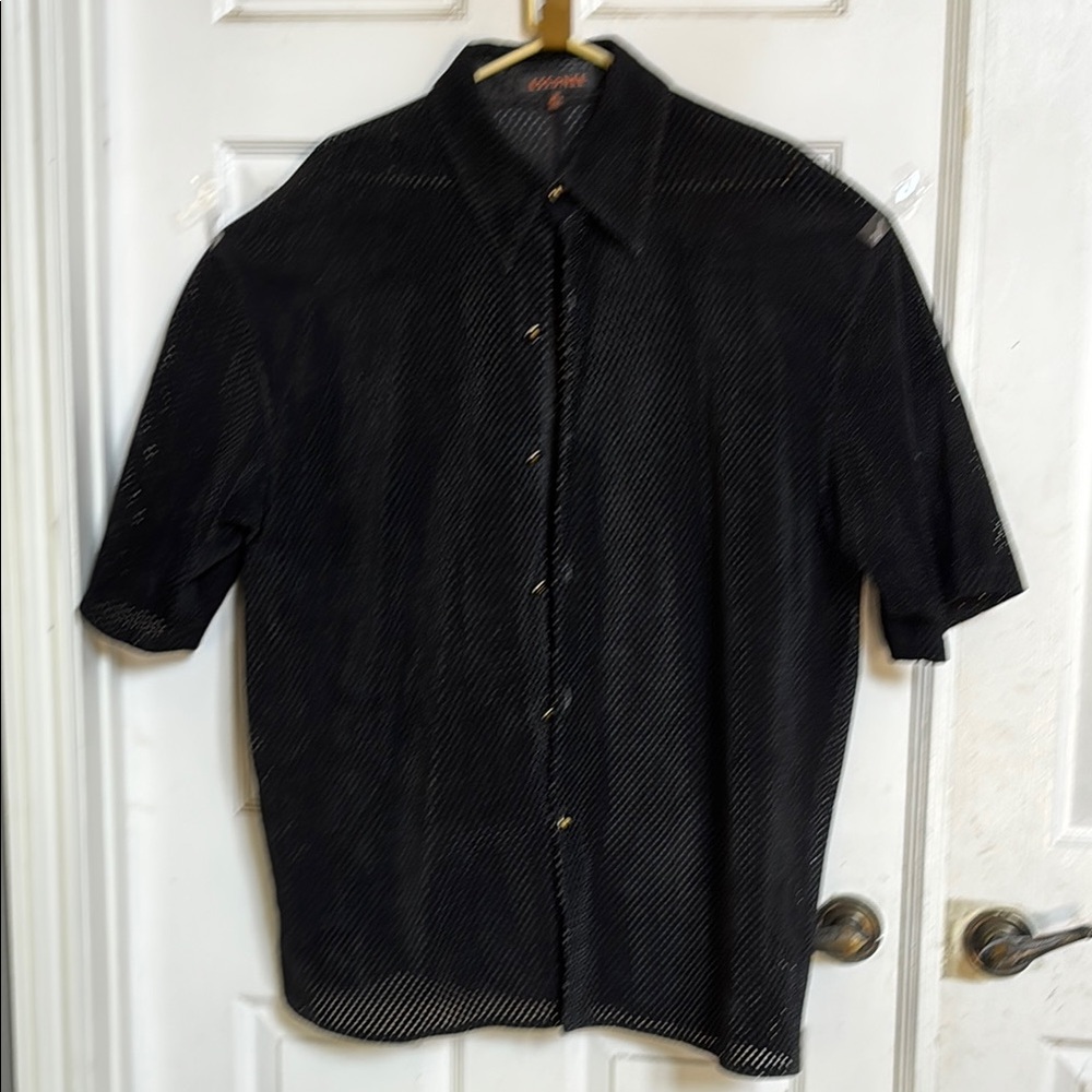 Button up with Classic Collar.